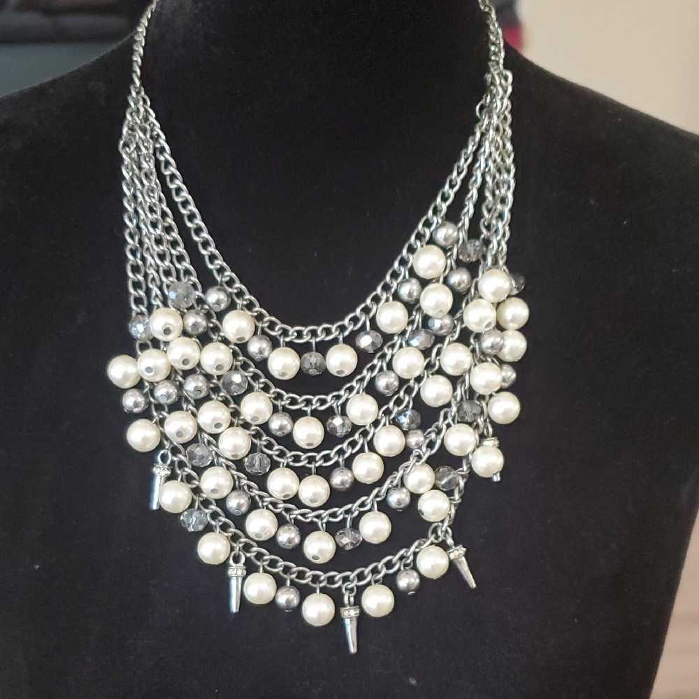 Elegant Silver and Pearl Necklace
